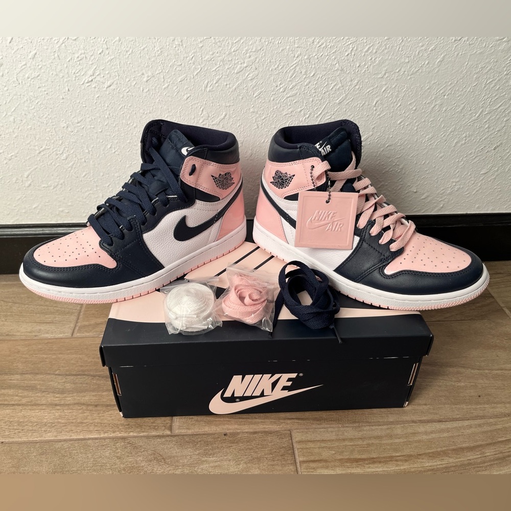 Nike Air Jordan Retro 1 Atmosphere Bubble Gum Size 9 W  40.5 EU.   DD9335-641 DS